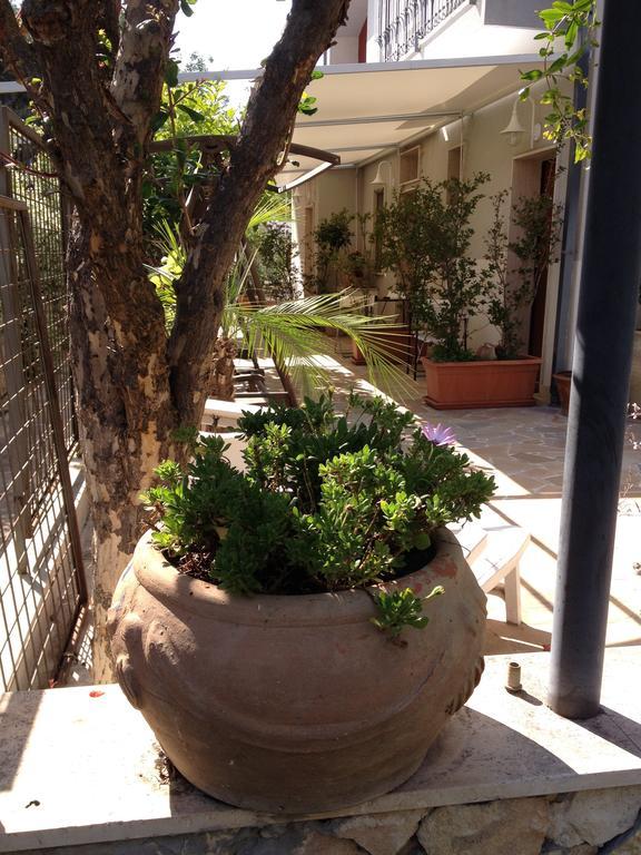 Il Giardino Dei Limoni Bed & Breakfast Aci Castello Exterior photo