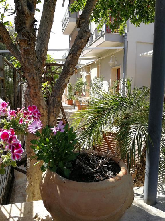 Il Giardino Dei Limoni Bed & Breakfast Aci Castello Exterior photo