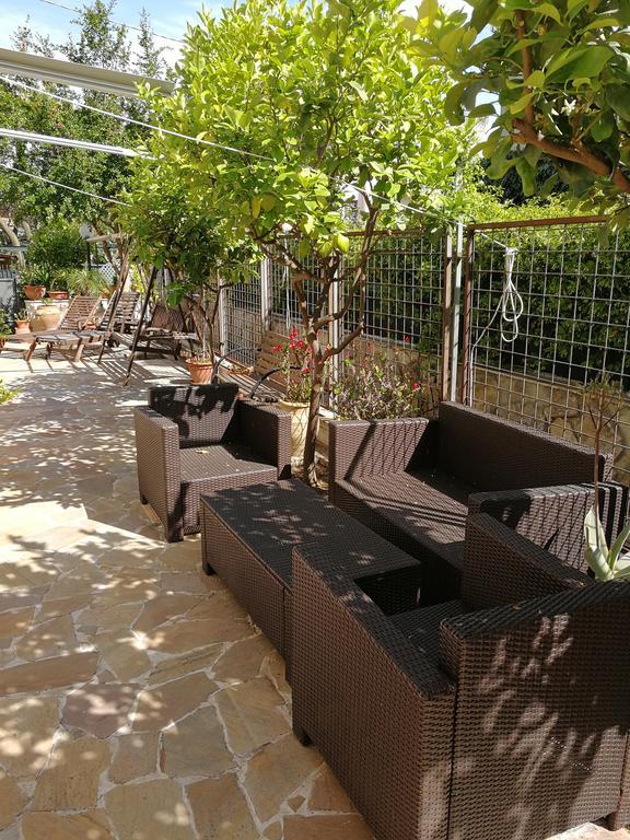 Il Giardino Dei Limoni Bed & Breakfast Aci Castello Exterior photo