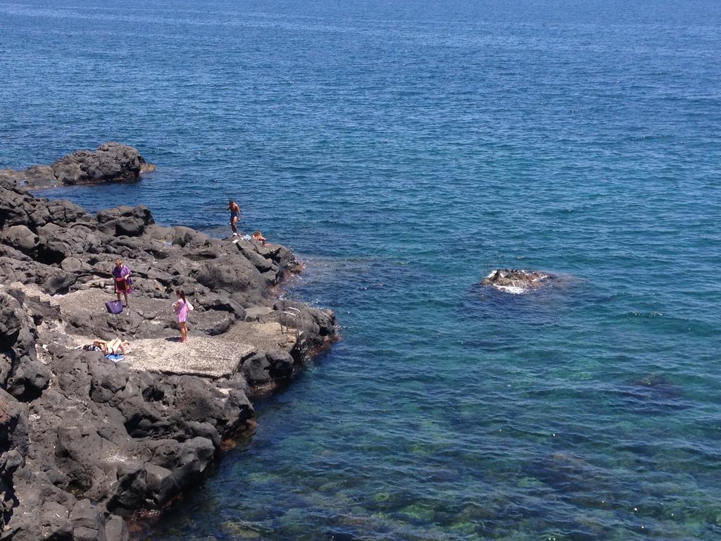 Il Giardino Dei Limoni Bed & Breakfast Aci Castello Exterior photo