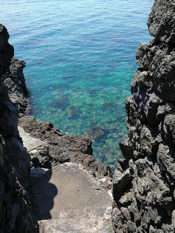Il Giardino Dei Limoni Bed & Breakfast Aci Castello Exterior photo